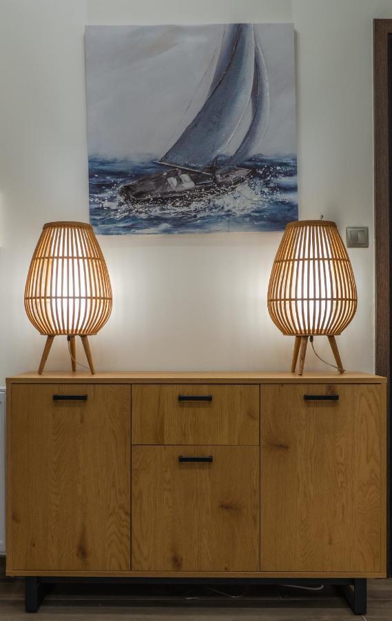 Max Blue Apartment, A Stay Like No Other Пирея Екстериор снимка