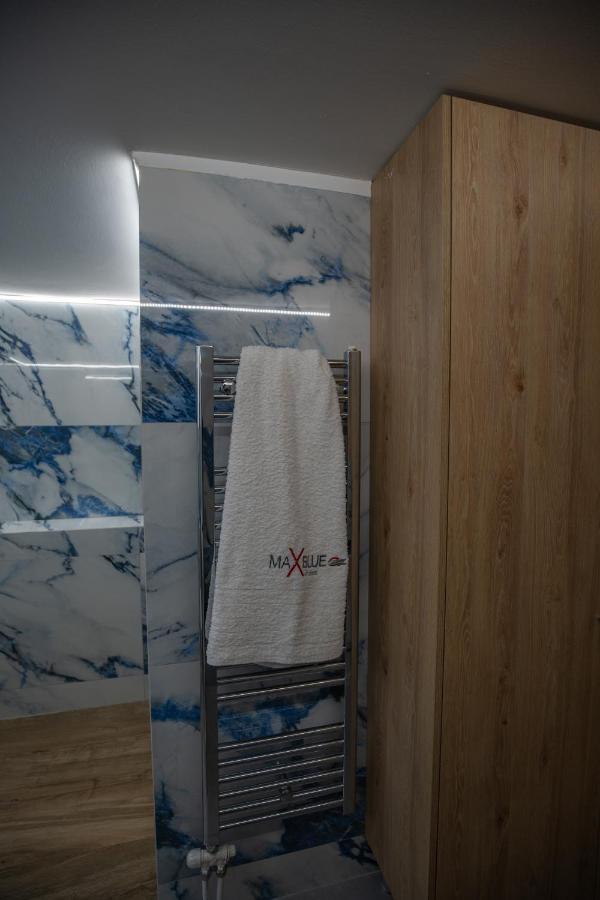 Max Blue Apartment, A Stay Like No Other Пирея Екстериор снимка